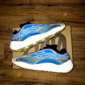 Yeezy 700 V3